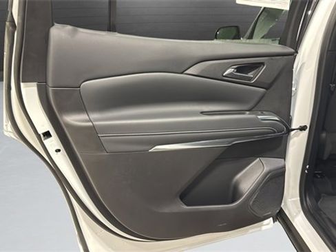 Used 2025 Chevrolet Traverse LT image 27