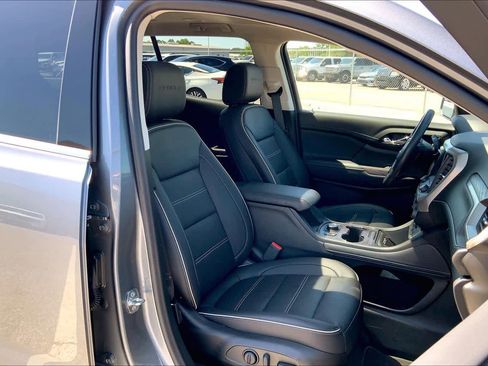 Used 2022 GMC Acadia Denali w/ Denali Ultimate Package AWD/4WD image 9