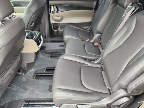 New 2026 Kia Carnival LXS image 20