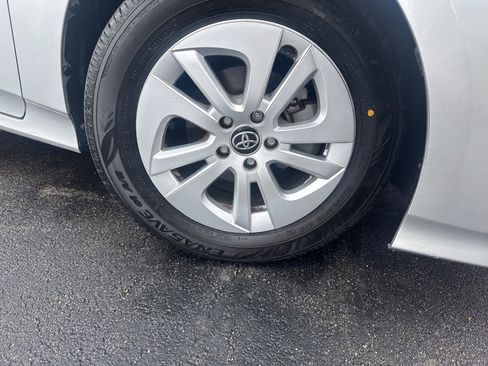 Used 2017 Toyota Prius Two image 29