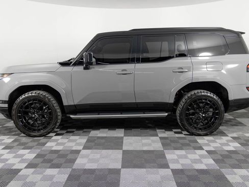 Used 2025 Lexus GX 550 w/ Accessory Package (Z1) image 3