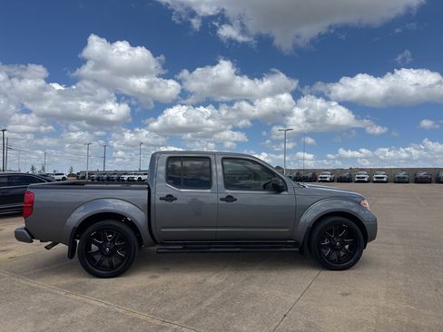Used 2020 Nissan Frontier SV w/ Midnight Edition Floor Mats image 29