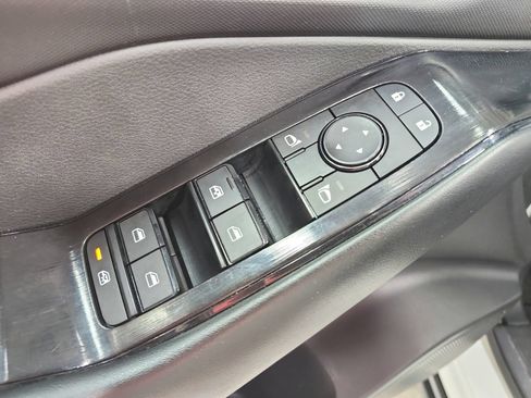 Used 2024 Nissan Rogue S AWD/4WD image 33