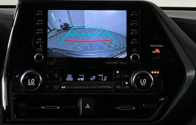 Used 2022 Toyota Highlander XSE FWD image 15
