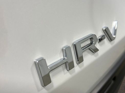 Used 2025 Honda HR-V LX image 5