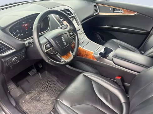 Used 2019 Lincoln Nautilus Select image 17