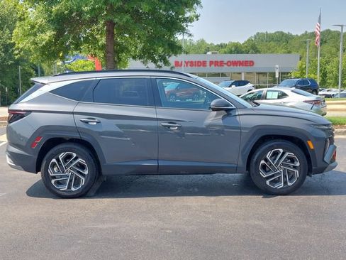 Used 2025 Hyundai Tucson Limited AWD/4WD image 32