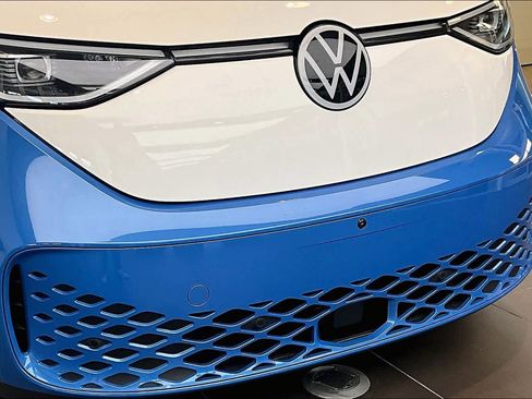 Used 2025 Volkswagen ID. Buzz 1st Edition image 30