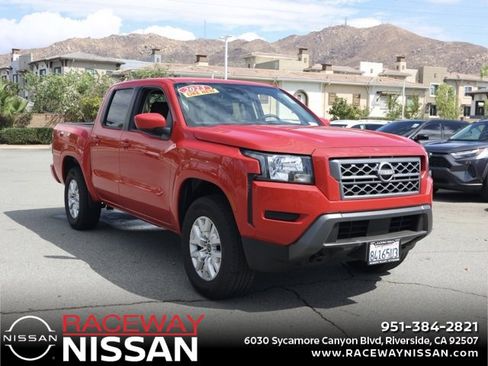 Used 2023 Nissan Frontier SV image 1