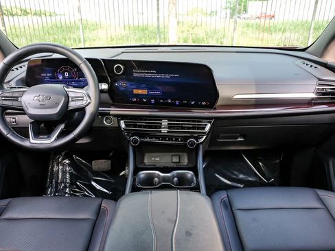 Used 2025 Chevrolet Traverse Z71 w/ Driver Confidence Package AWD/4WD image 18