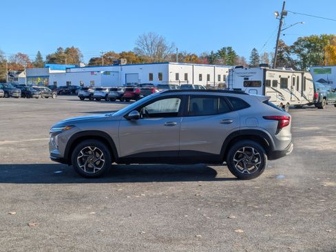 Used 2024 Chevrolet Trax LT w/ Driver Confidence Package image 12