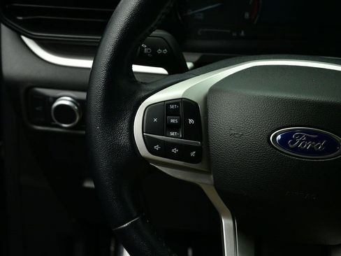 Used 2022 Ford Explorer XLT image 4