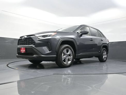 Used 2025 Toyota RAV4 LE AWD/4WD image 32