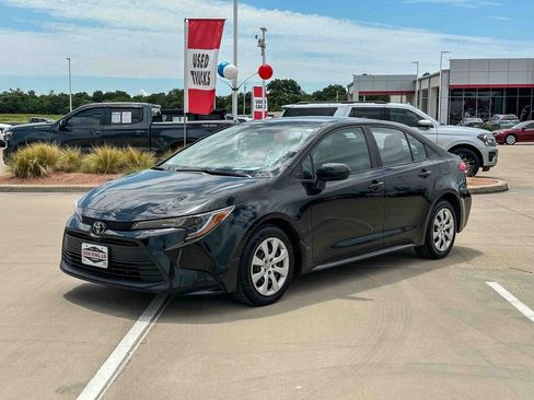 Used 2025 Toyota Corolla LE FWD image 7
