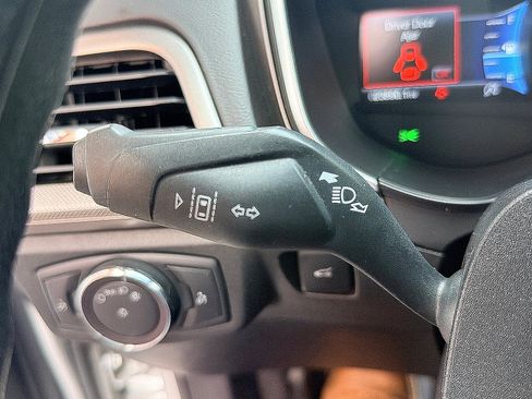 Used 2019 Ford Fusion SE FWD image 30
