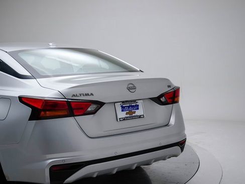 Used 2024 Nissan Altima 2.5 SV image 8