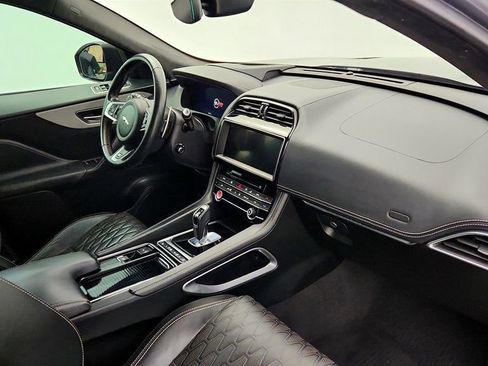 Used 2020 Jaguar F-PACE SVR AWD/4WD image 25