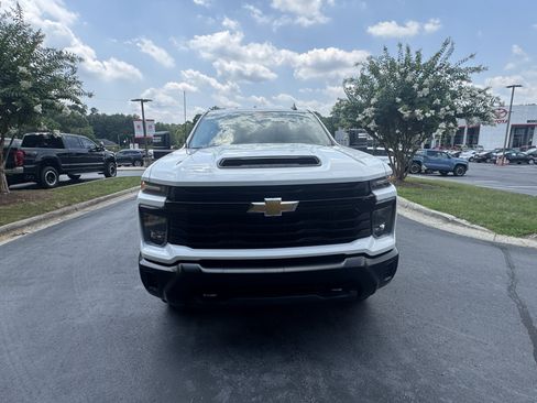 Used 2025 Chevrolet Silverado 2500 W/T w/ WT Convenience Package AWD/4WD image 2