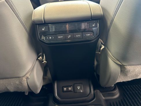 Used 2021 Toyota Highlander Platinum AWD/4WD image 14