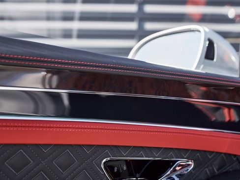 Used 2023 Bentley Continental GT Azure image 28