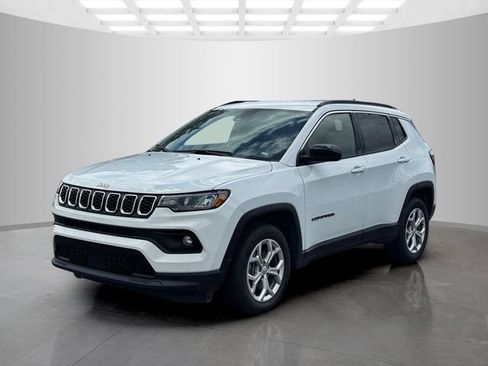Certified 2024 Jeep Compass Latitude AWD/4WD image 3