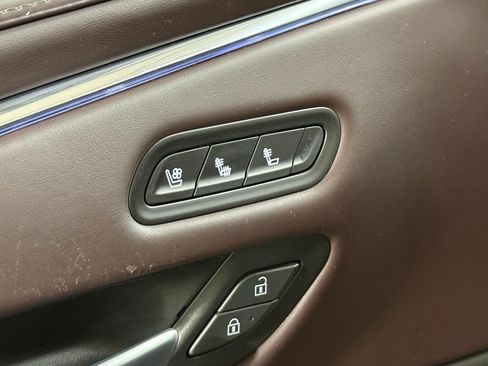 Certified 2023 Cadillac Escalade ESV Sport Platinum AWD/4WD image 17