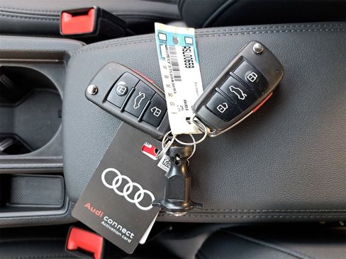 Certified 2025 Audi Q3 2.0T Premium w/ Convenience Package image 38