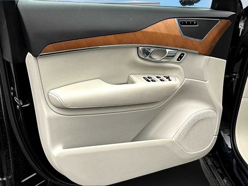 Used 2022 Volvo XC90 T6 Momentum w/ Climate Package image 28