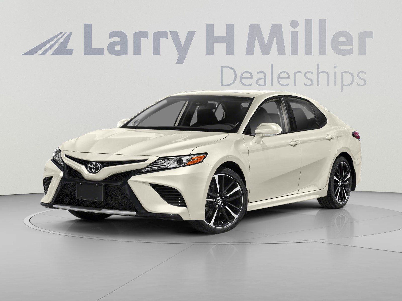 Used 2018 Toyota Camry XSE FWD image 1