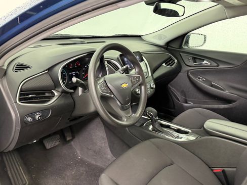 Used 2025 Chevrolet Malibu LT image 4