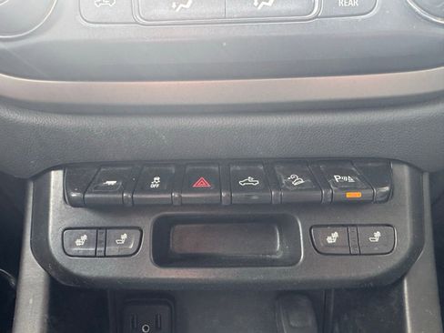 Used 2020 Chevrolet Colorado Z71 image 17