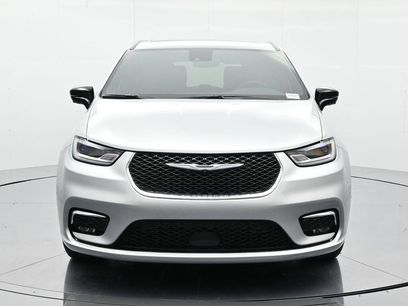 New 2026 Chrysler Pacifica Select