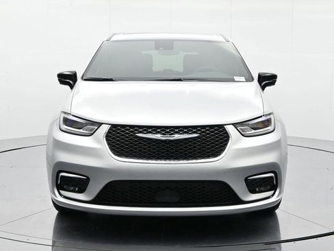 New 2026 Chrysler Pacifica Select image 2