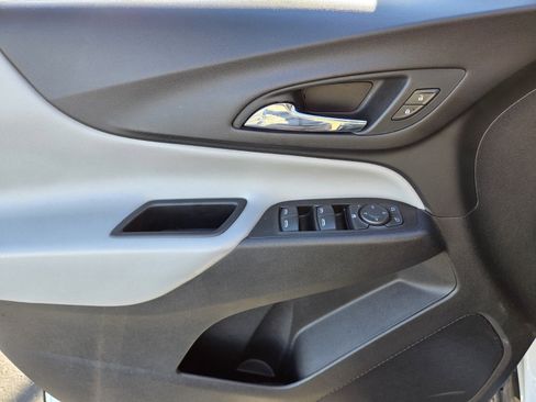 Used 2022 Chevrolet Equinox LS w/ LS Convenience Package image 17