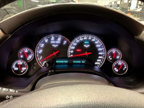 Used 2007 Chevrolet Corvette Coupe w/ Performance Package RWD image 9