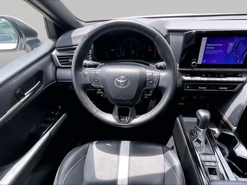 Used 2025 Toyota Camry SE FWD image 6