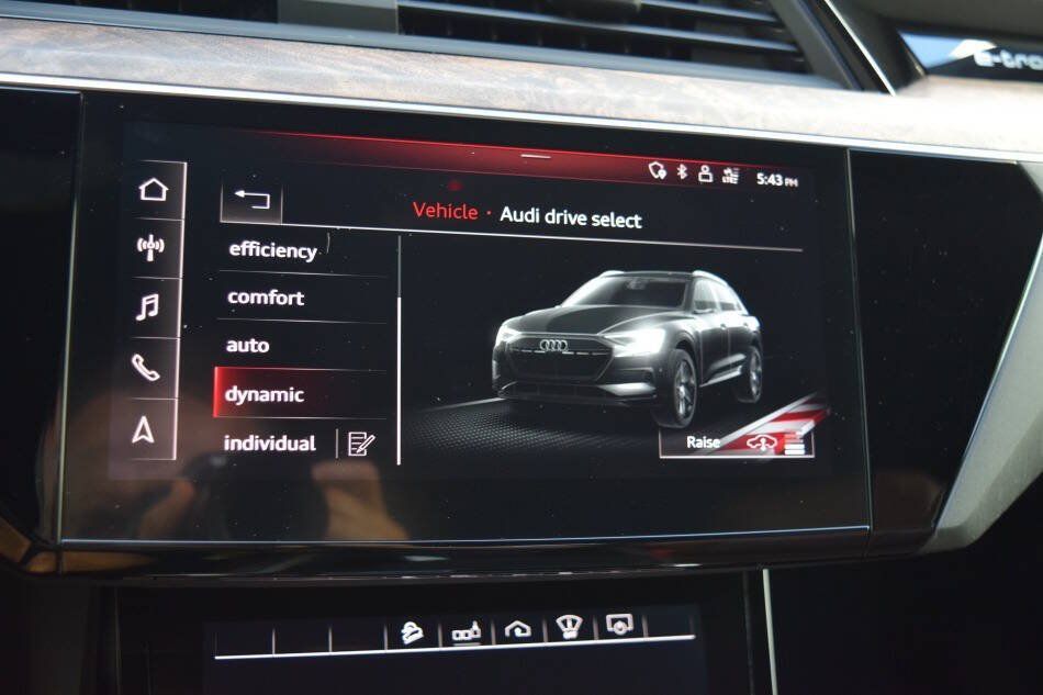 Used 2019 Audi e-tron Prestige w/ Prestige Package AWD/4WD image 62