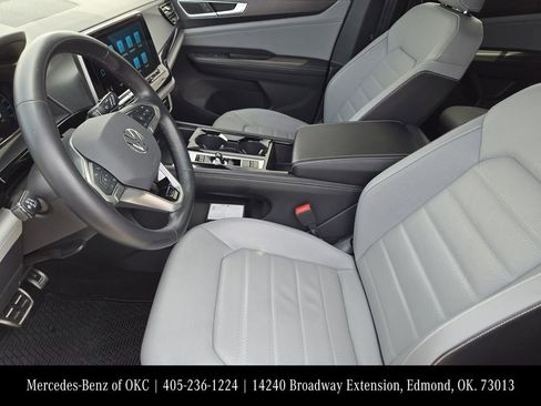 Used 2024 Volkswagen Atlas Cross Sport SEL R-Line AWD/4WD image 12