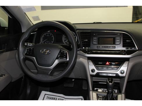 Used 2017 Hyundai Elantra SE image 15
