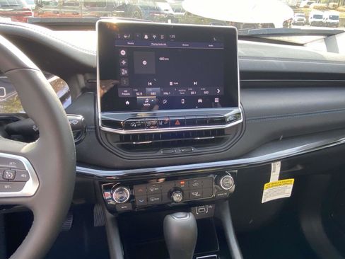 New 2026 Jeep Compass Latitude image 9