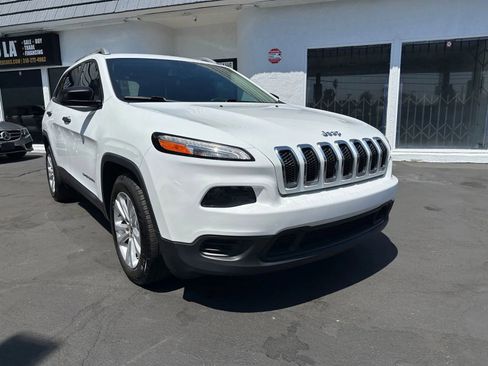 Used 2015 Jeep Cherokee Sport image 9