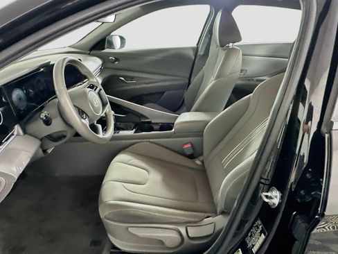Used 2025 Hyundai Elantra SEL FWD image 13