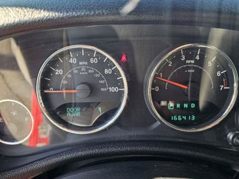 Used 2013 Jeep Wrangler Unlimited Sahara AWD/4WD image 17