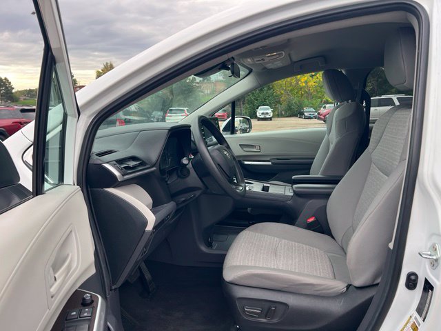 Used 2024 Toyota Sienna LE AWD/4WD image 23