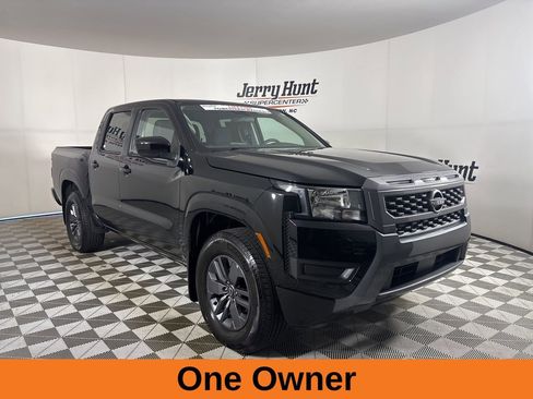 Used 2025 Nissan Frontier SV image 4