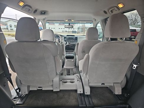 Used 2013 Toyota Sienna LE image 14