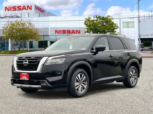 New 2025 Nissan Pathfinder SL image 1