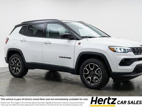 Used 2025 Jeep Compass Trailhawk image 1