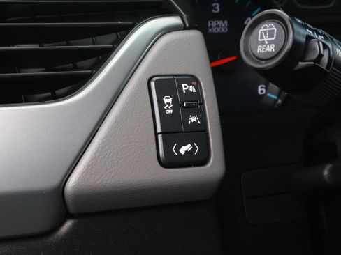 Used 2018 Chevrolet Suburban LT image 21