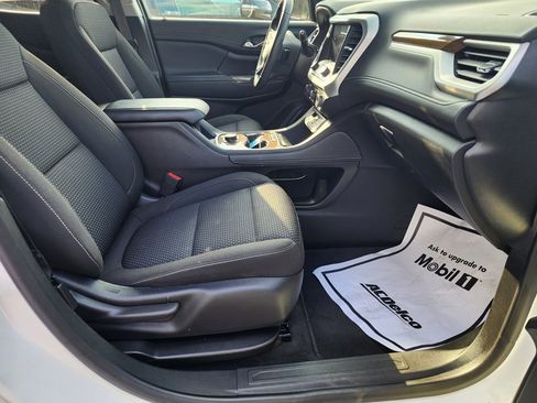 Used 2023 GMC Acadia SLE image 44